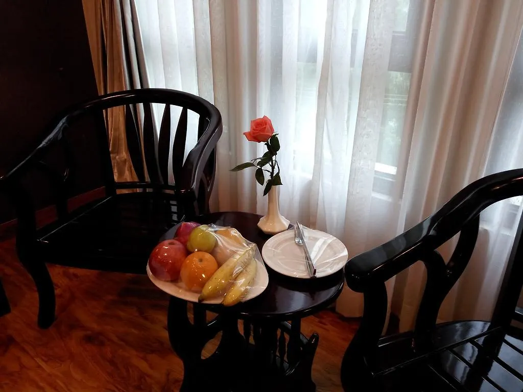 Hotel Kan Yeik Thar Yangon 3*,